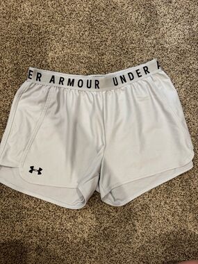 Under Armour White Women's Athletic Shorts with Branded Elastic Waistband